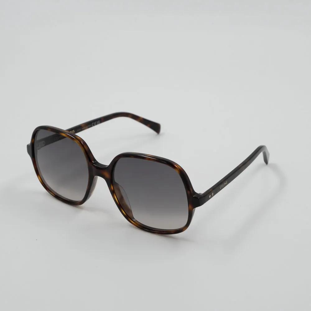 แว่นตากันแดด CELINE รุ่น CL40244U 5652F