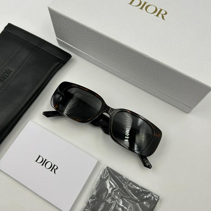 แว่นตากันแดด Dior รุ่น S2U 24A0