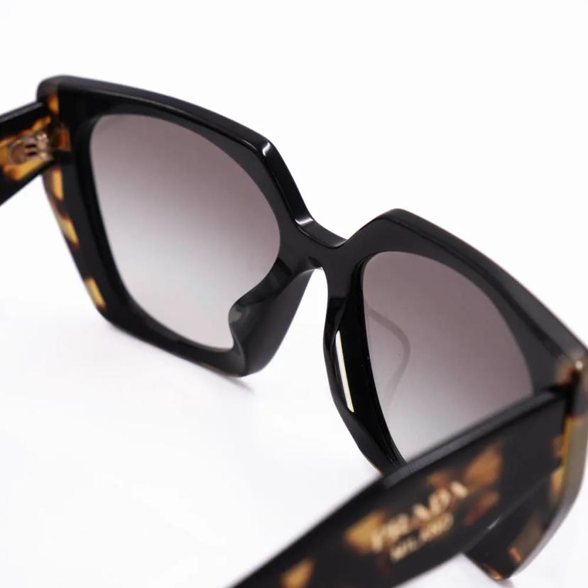 แว่นตากันแดด Prada รุ่น PR 15WSF 3890A7
