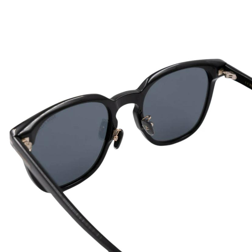 แว่นกันแดด TOMFORD รุ่น FT0761-S 01A