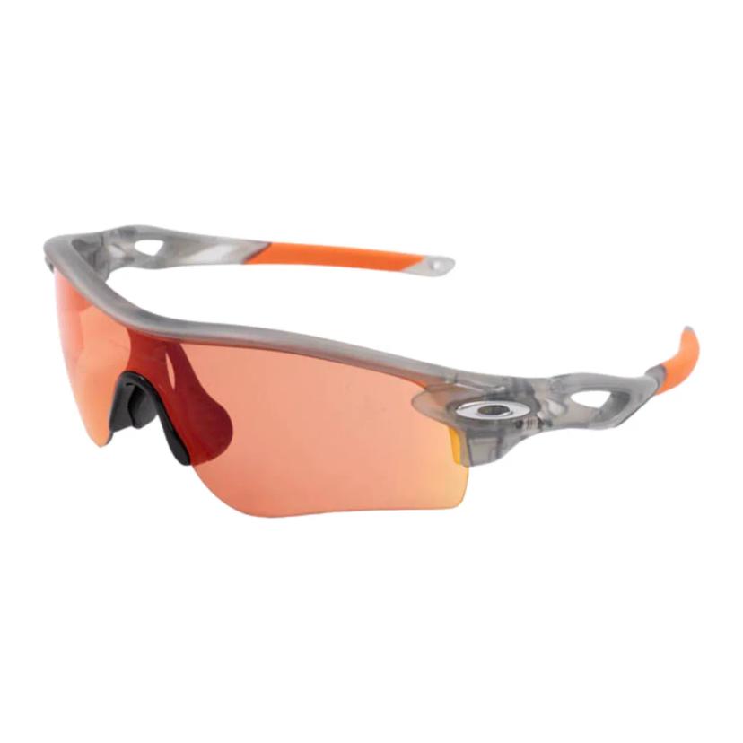 แว่นกันแดด OAKLEY รุ่น OO9206-920695-38
